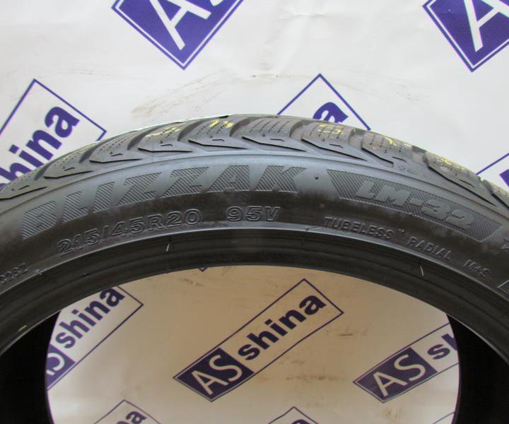 Bridgestone Blizzak LM-32 215/45 R20 101K