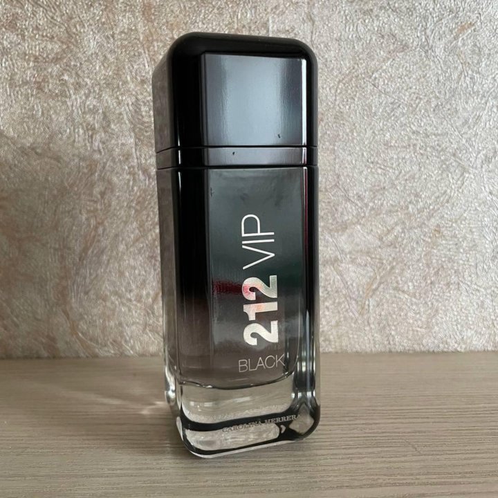 CAROLINA HERRERA 212 VIP BLACK 100мл