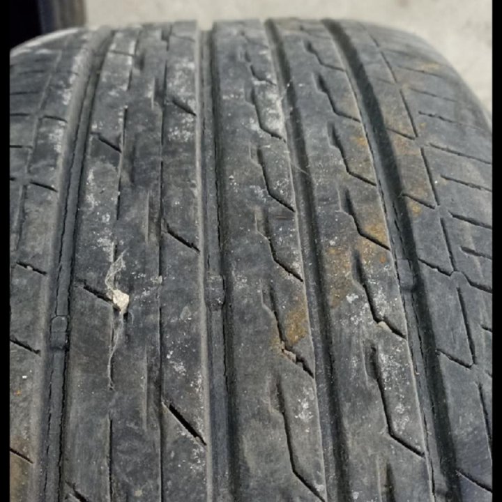 Пара летних шин 235/50/17 Bridgestone