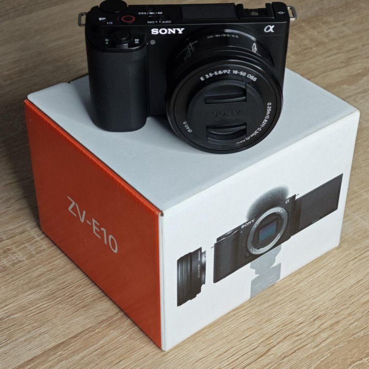 Беззеркальный фотоаппарат Sony ZV-E10 Kit 16-50mm