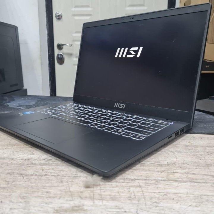 Msi modern 14 i3-1215U 8gb FHD SSD 256gb