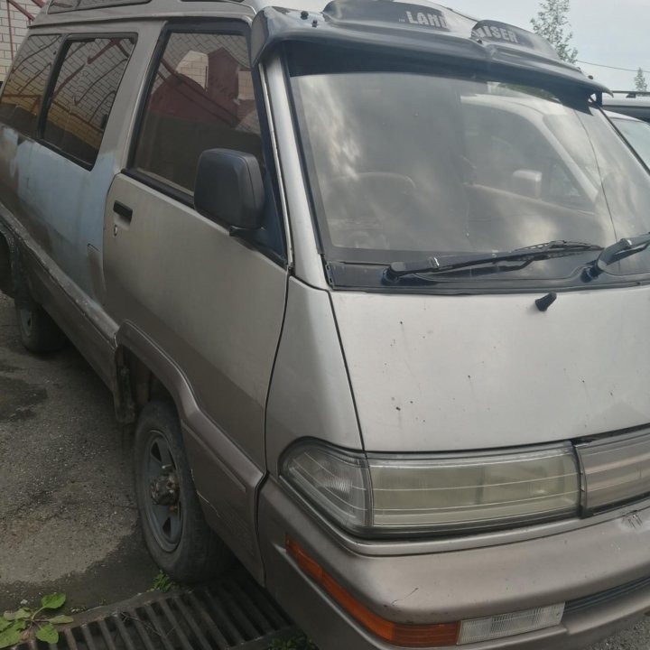 Toyota MasterAce, 1990