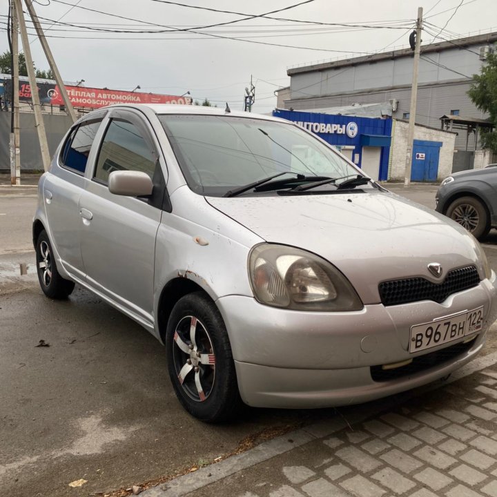 Toyota Vitz, 1999