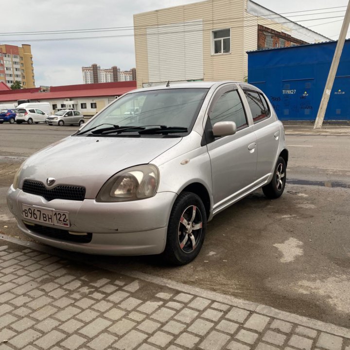 Toyota Vitz, 1999