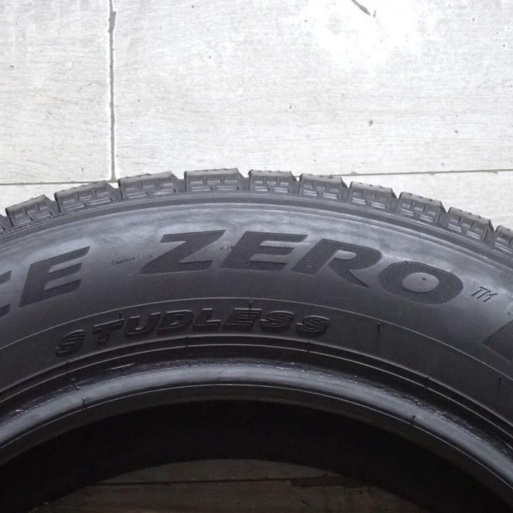 Pirelli Ice Zero FR 215/65 R17 103T