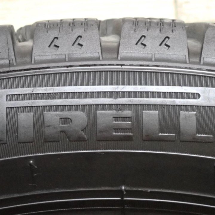 Pirelli Ice Zero 225/45 R17 94T