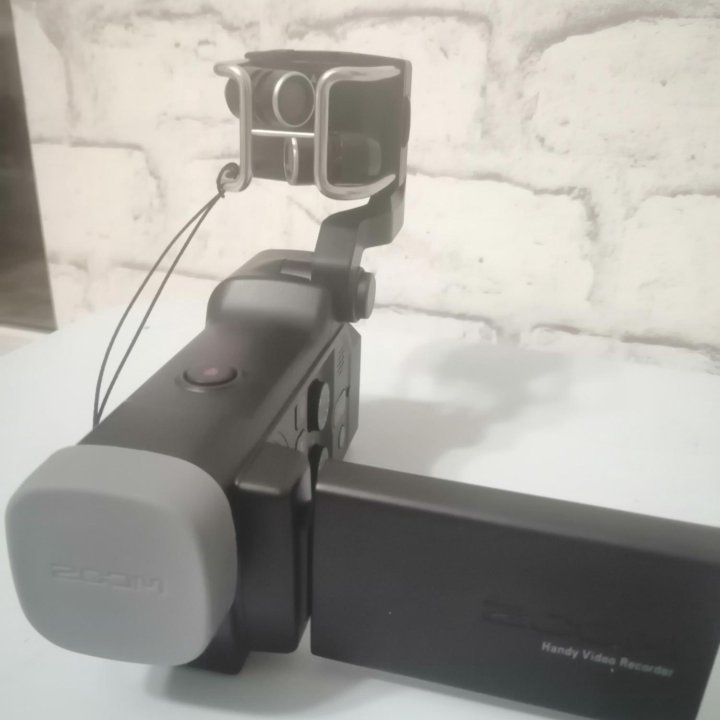 Камера ZOOM Q8