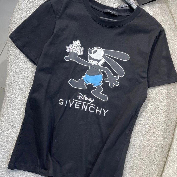 Футболки Givenchy