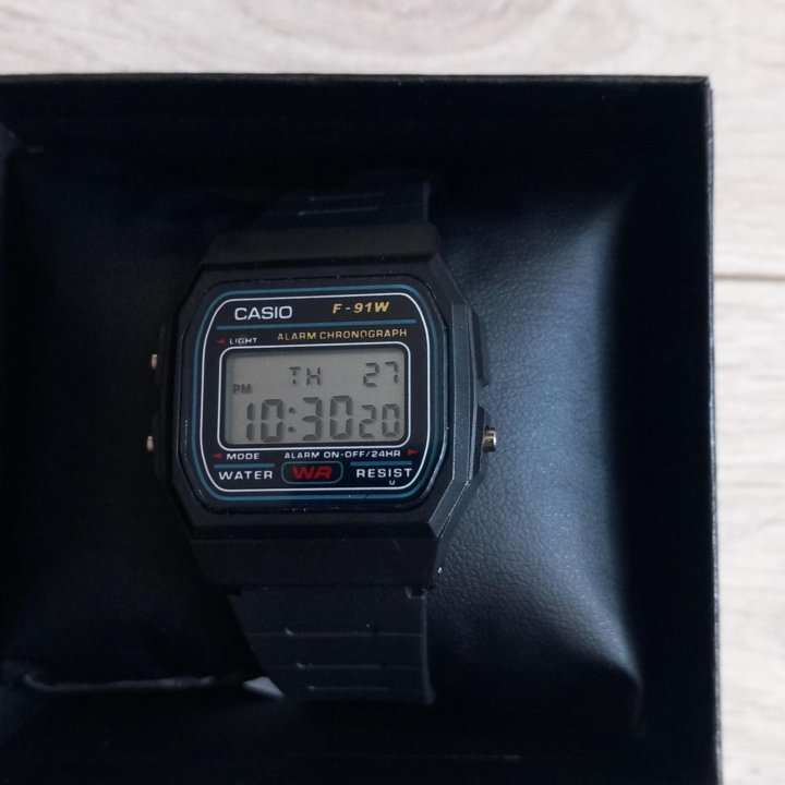 Часы электронные CASIO