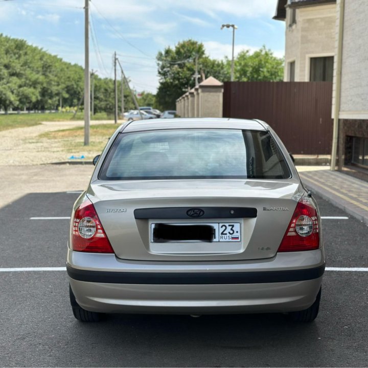 Hyundai Elantra, 2004