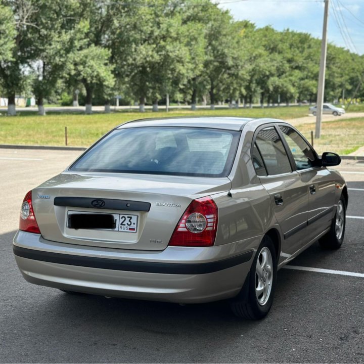 Hyundai Elantra, 2004