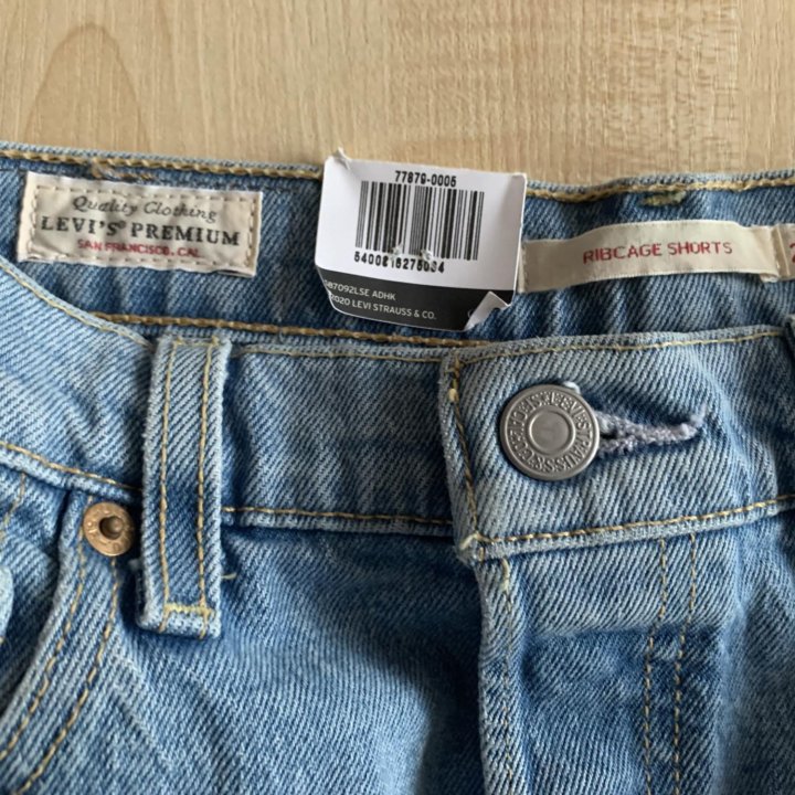 Новые шорты LEVIS