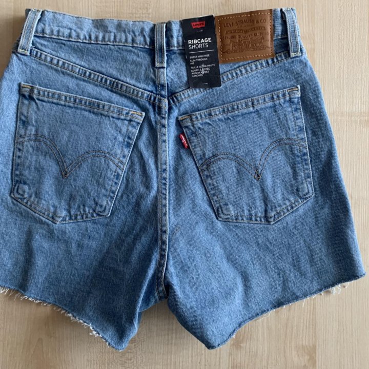 Новые шорты LEVIS