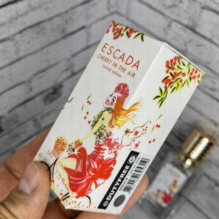 Духи женские Escada Cherry in the Air 30 мл Люкс