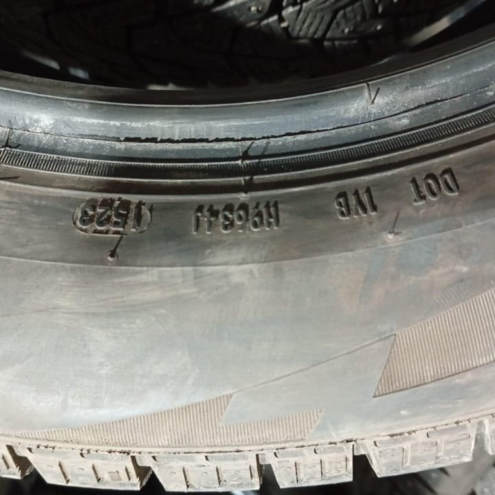 Pirelli Ice Zero 235/55 R18 104T