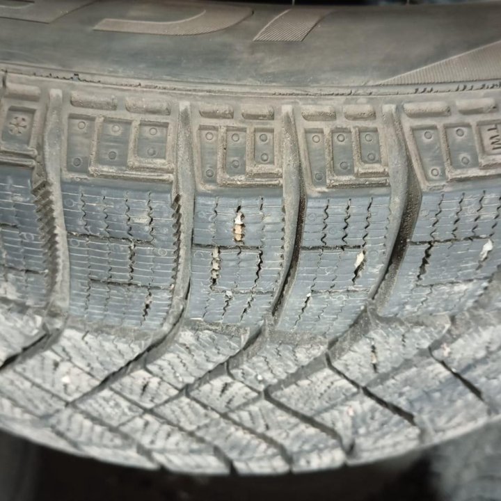 Pirelli Ice Zero 235/55 R18 104T