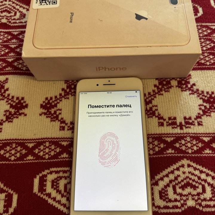 iPhone 8 Plus 64 Gold
