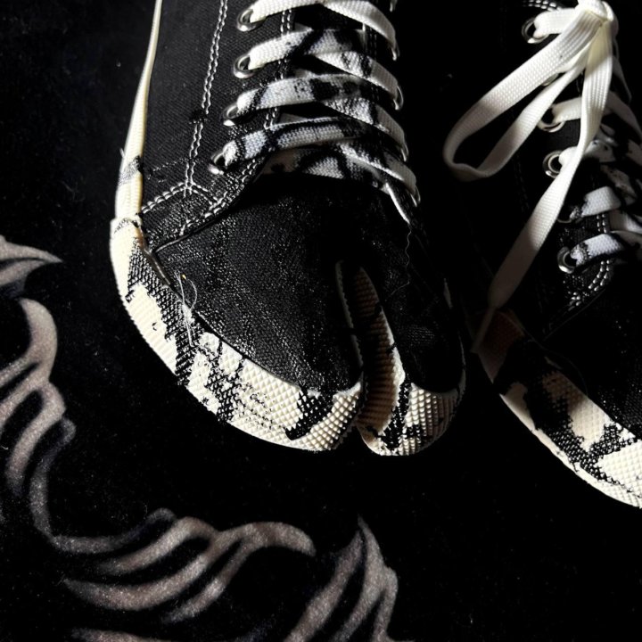 Maison Margiela Tabi Paints Low-Top Sneakers