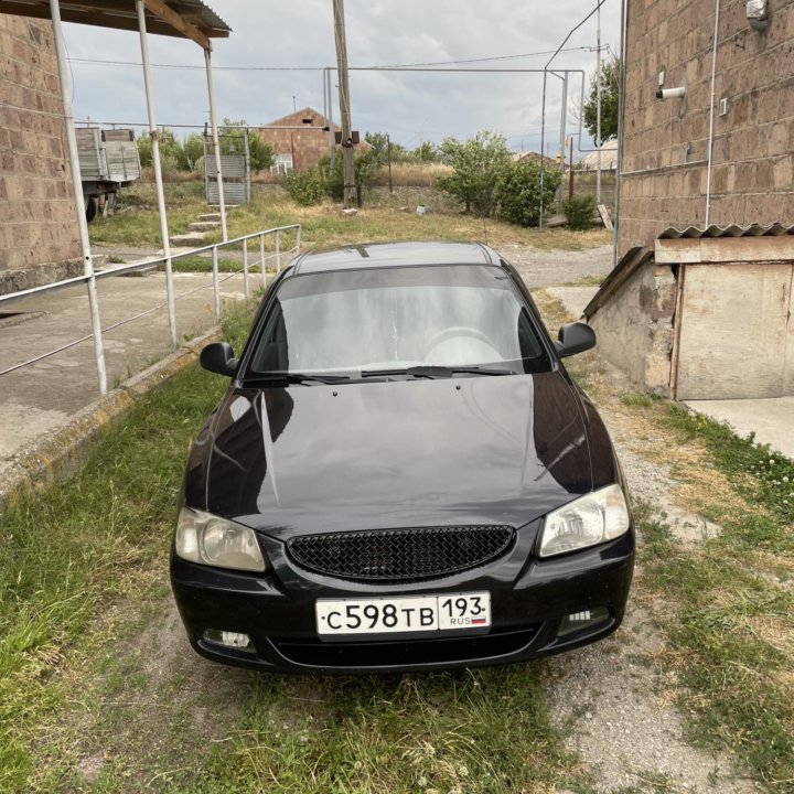 Hyundai Accent, 2011