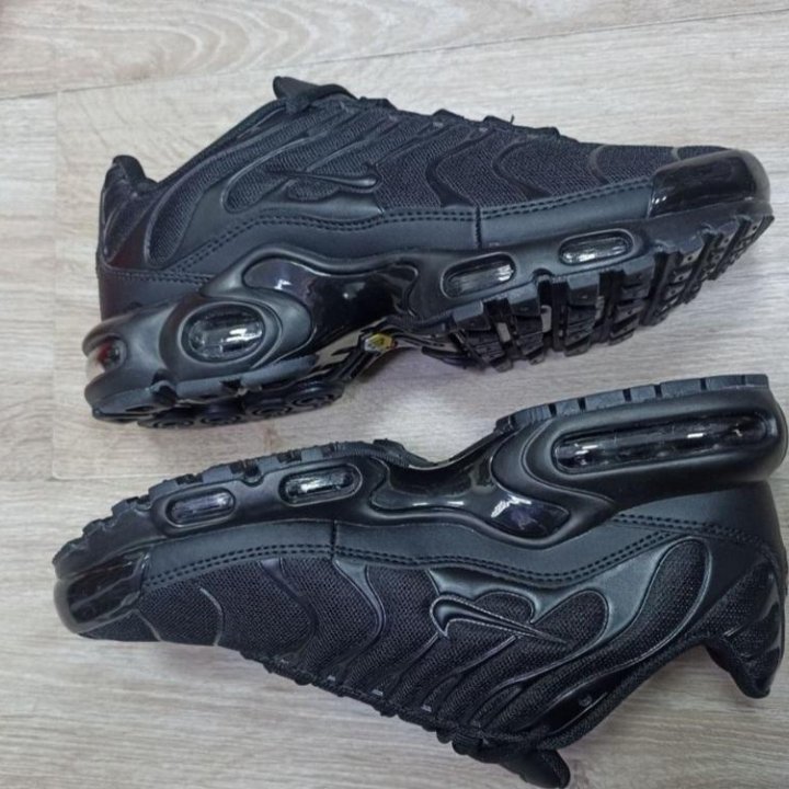 Кроссовки Nike Air Max Tn Plus