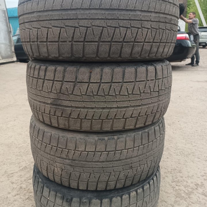 Bridgestone Blizzak Revo GZ, 245/40/18