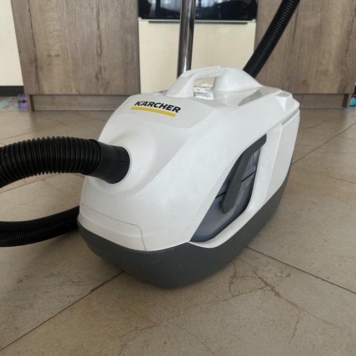 Пылесос с аквафильтром Karcher DS 6 Plus белый