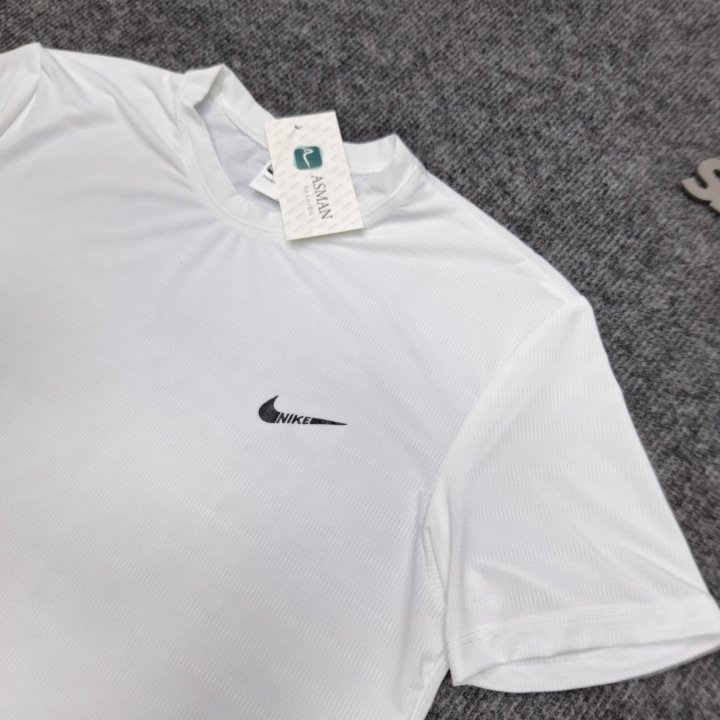 Футболки Nike