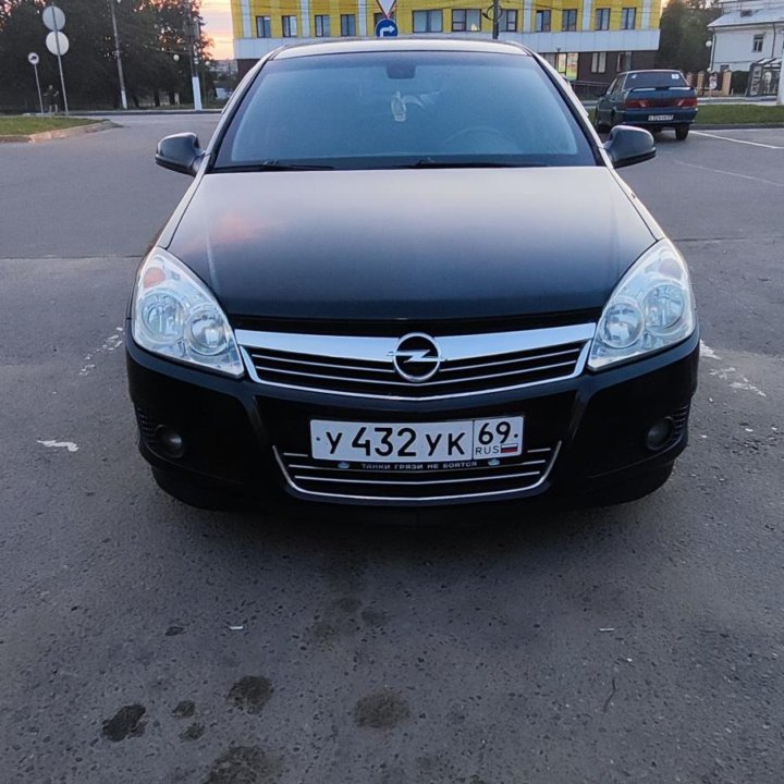 Opel Astra, 2010