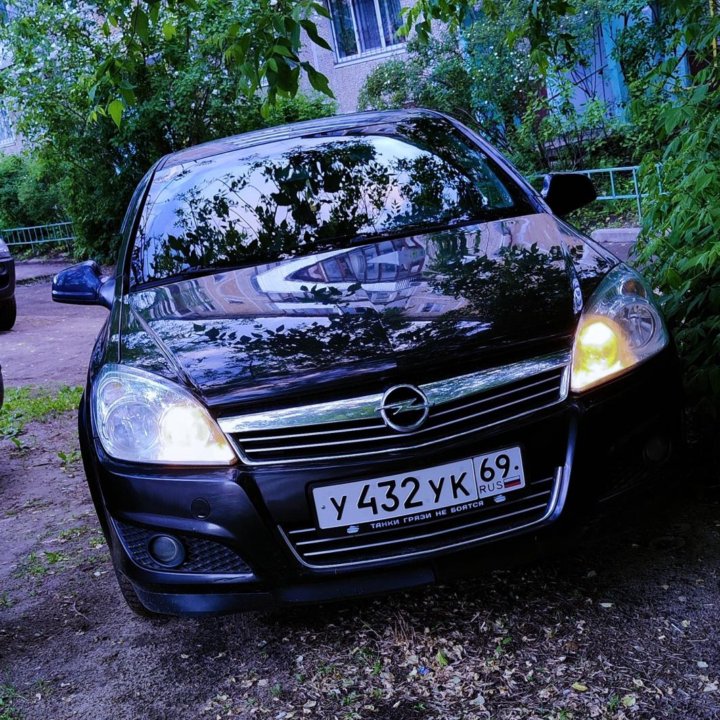 Opel Astra, 2010