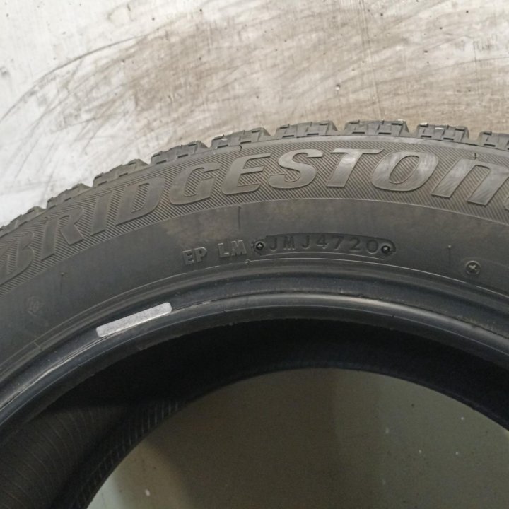 Bridgestone Blizzak VRX 215/55 R17