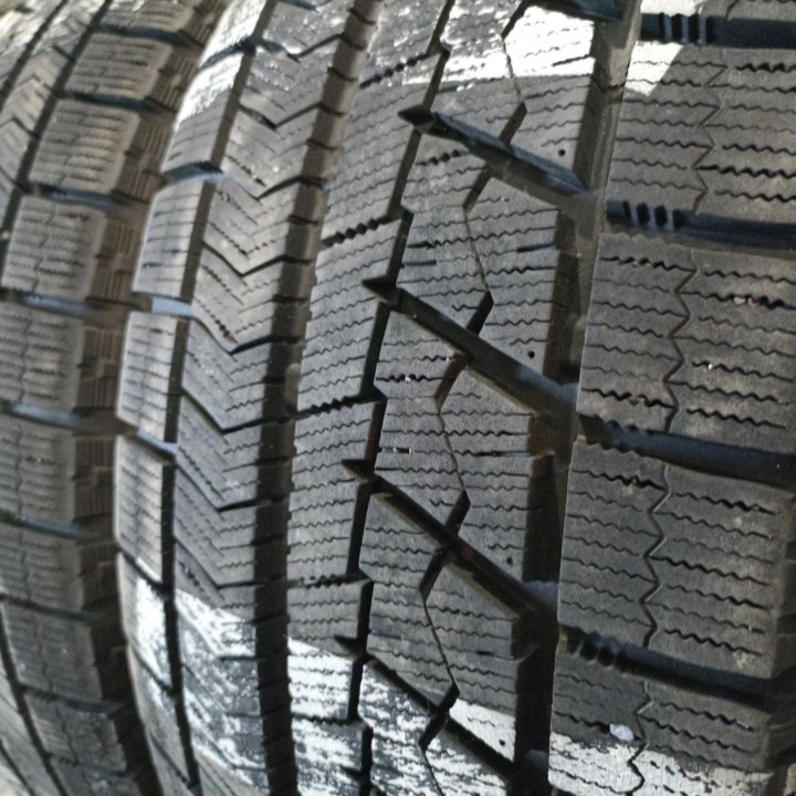 Bridgestone Blizzak VRX 215/55 R17