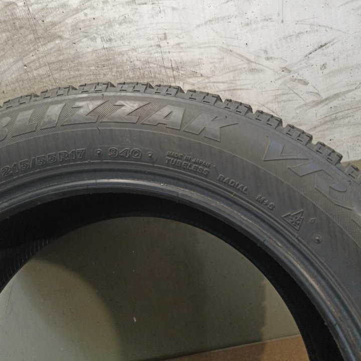 Bridgestone Blizzak VRX 215/55 R17