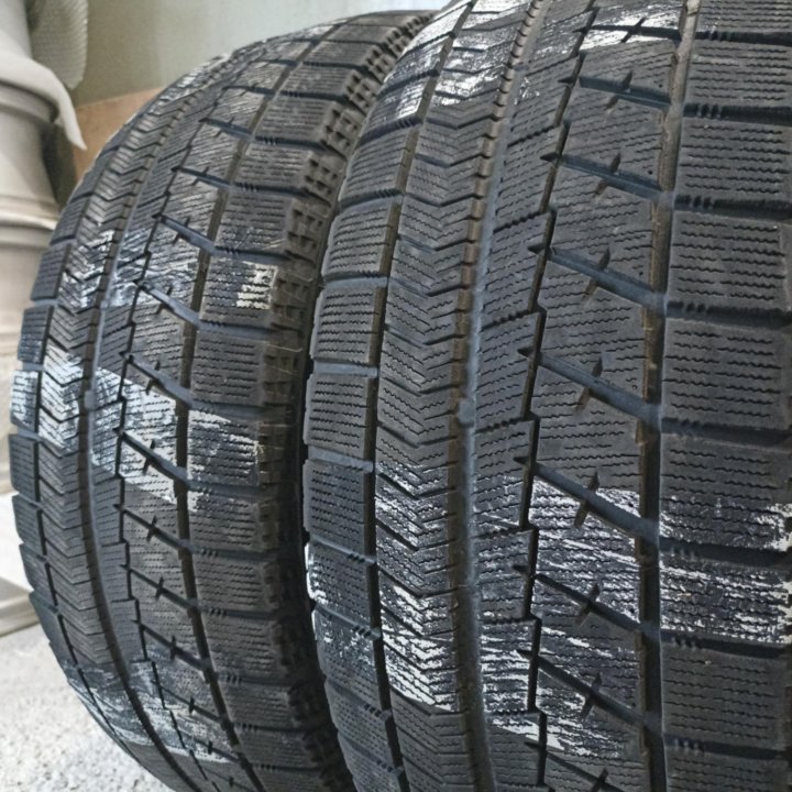 Bridgestone Blizzak VRX 215/55 R17