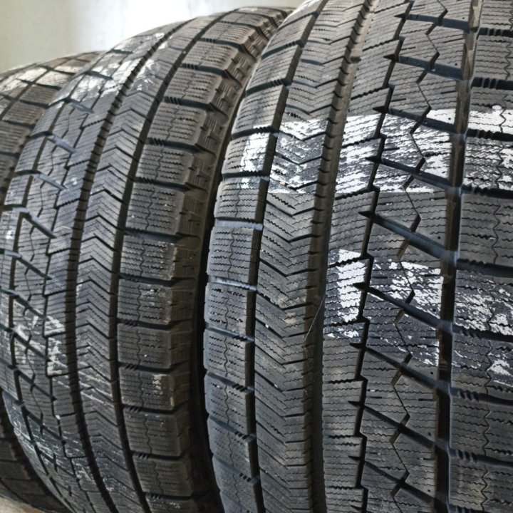 Bridgestone Blizzak VRX 215/55 R17