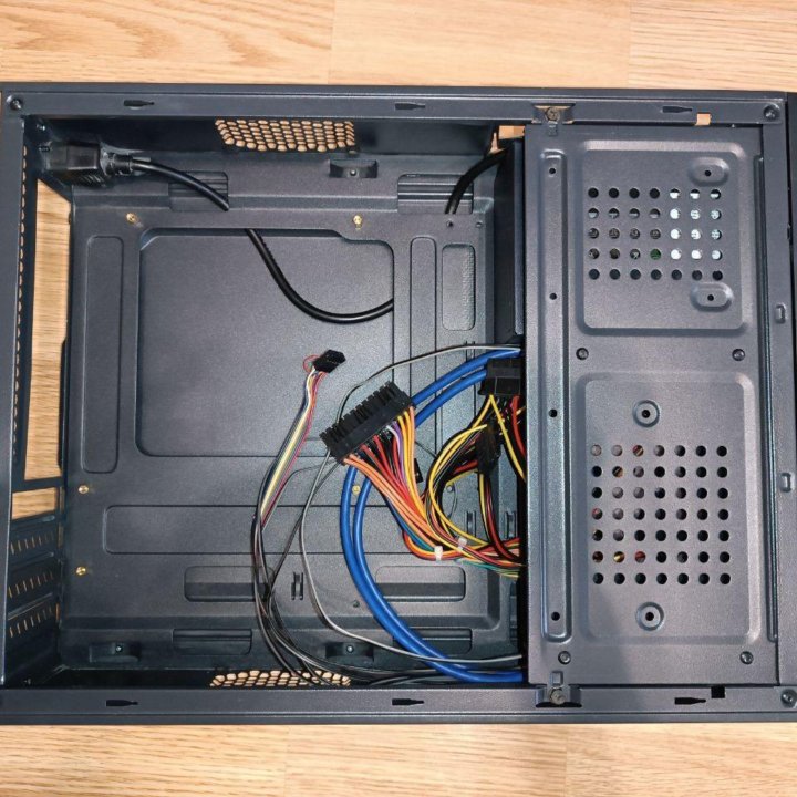 Корпус для ПК AeroCool CS-101 с блоком питания