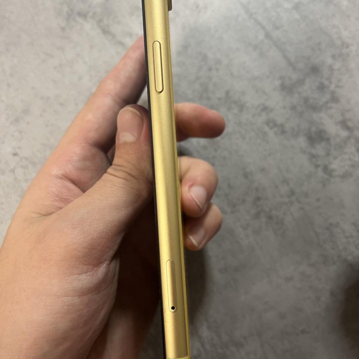 IPhone XR yellow 64