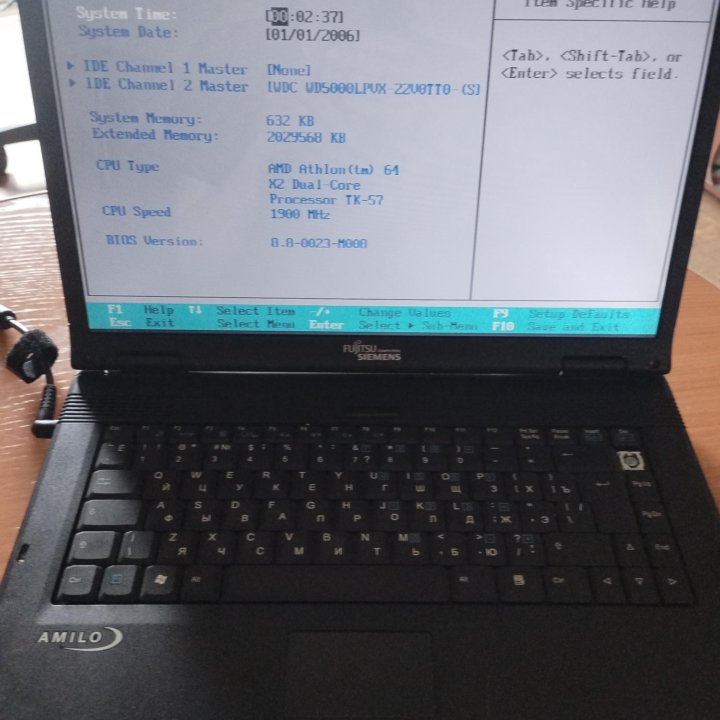 Продам старенький ноутбук Fujitsu Siemens