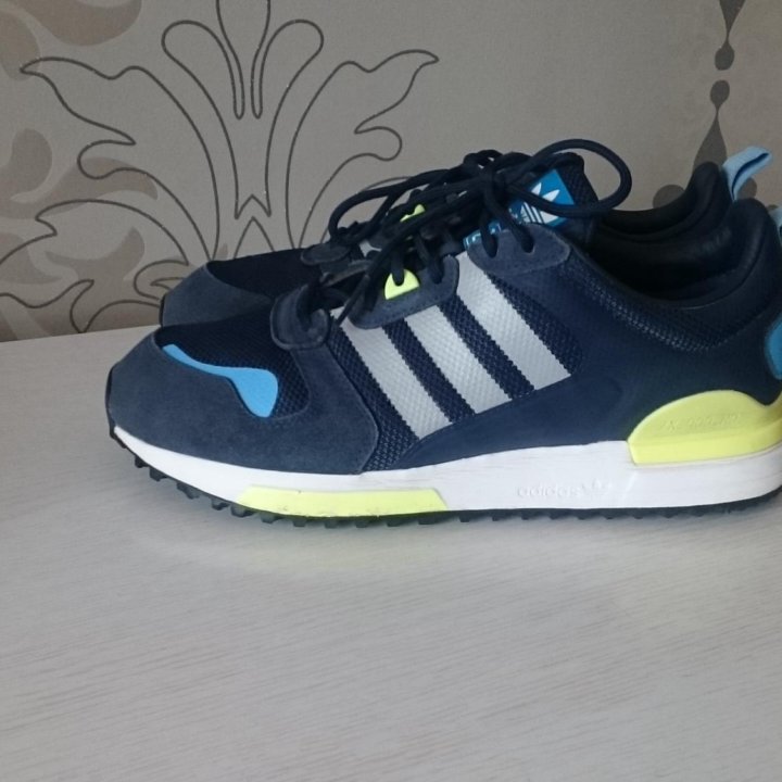 Кроссовки новые оригинал 42(27,5) adidas