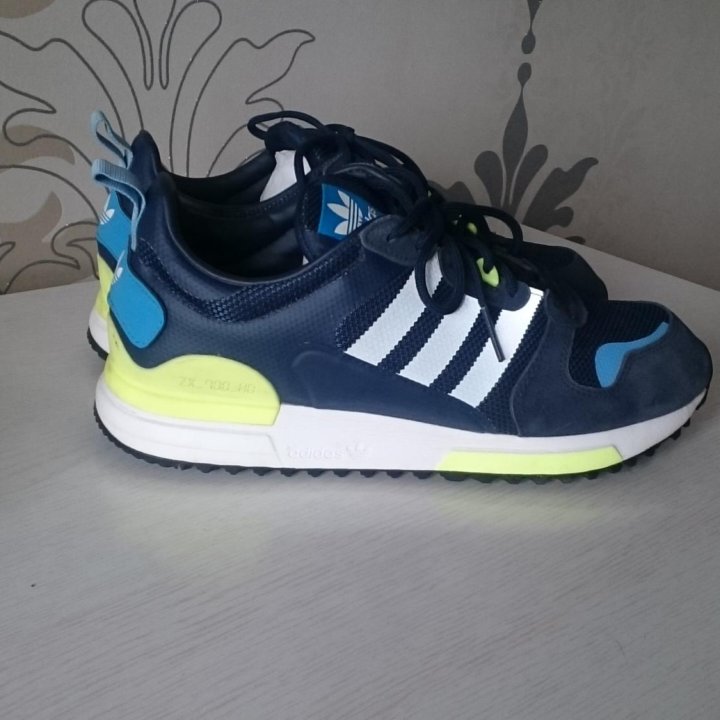 Кроссовки новые оригинал 42(27,5) adidas