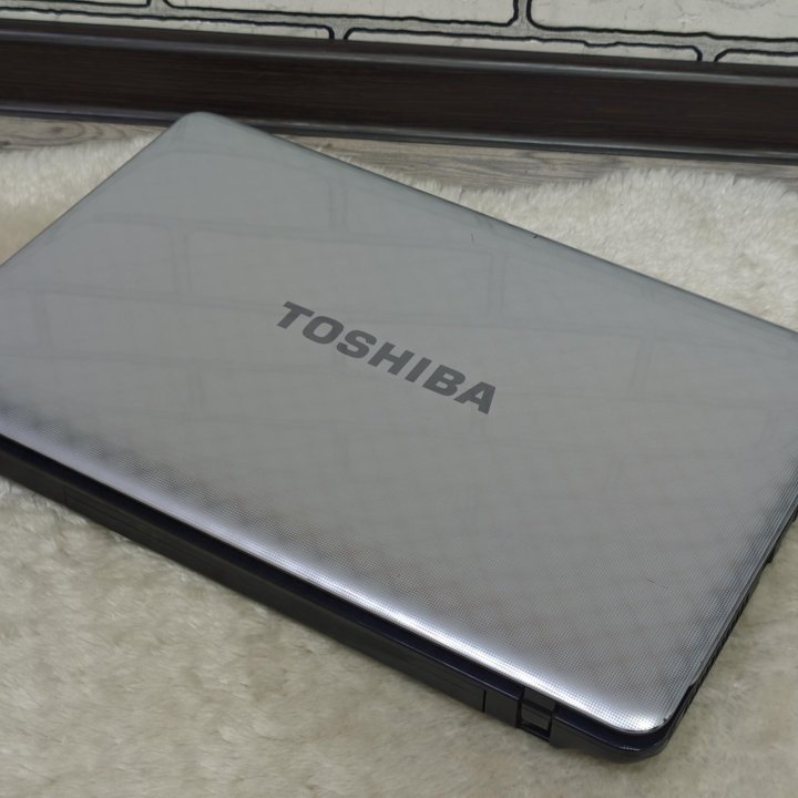 Toshiba / i5-2410M / GT525M /8GB /SSD+HDD