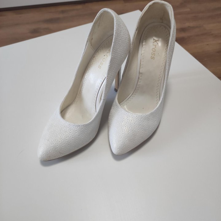 Туфли белые