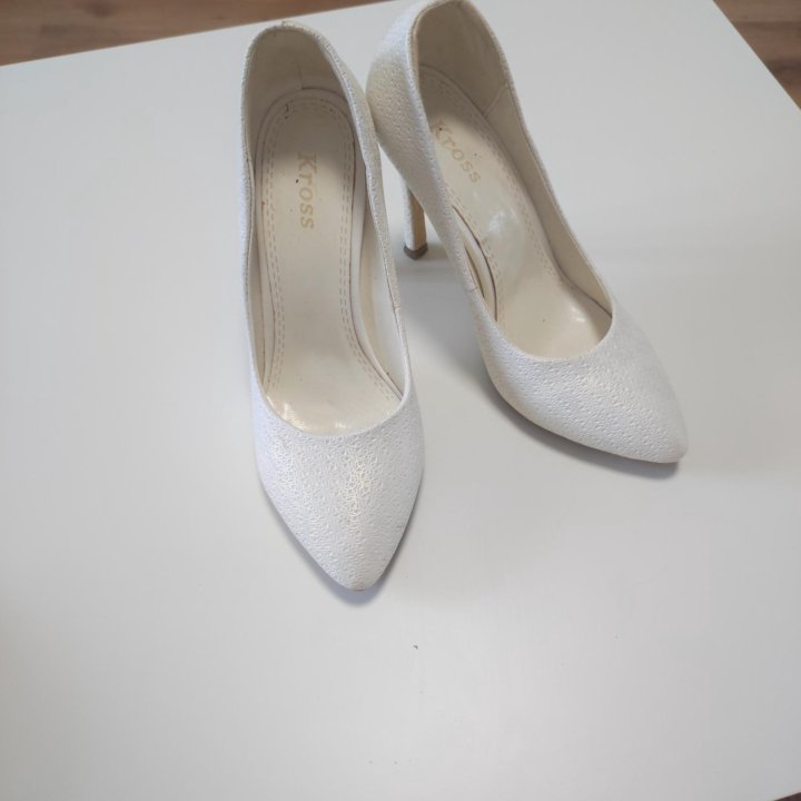 Туфли белые