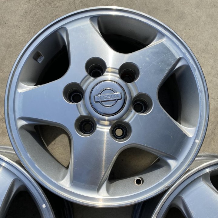 Диски R15/6J; 6x139.7; ET35; ЦО100.1 Nissan