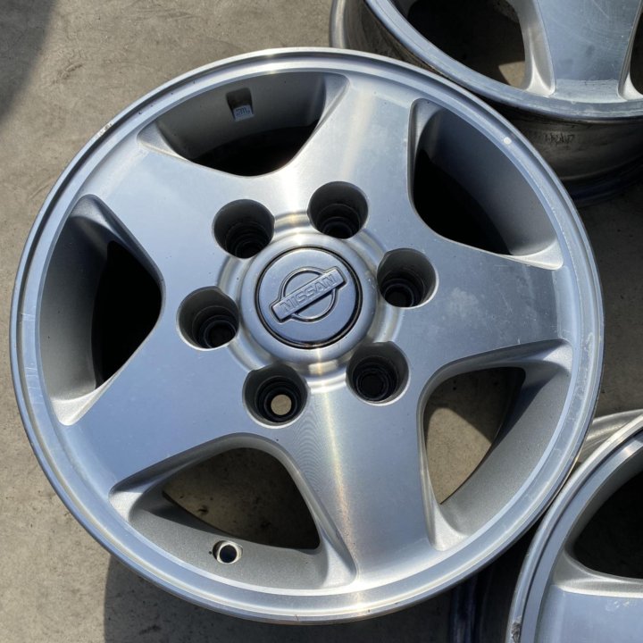 Диски R15/6J; 6x139.7; ET35; ЦО100.1 Nissan