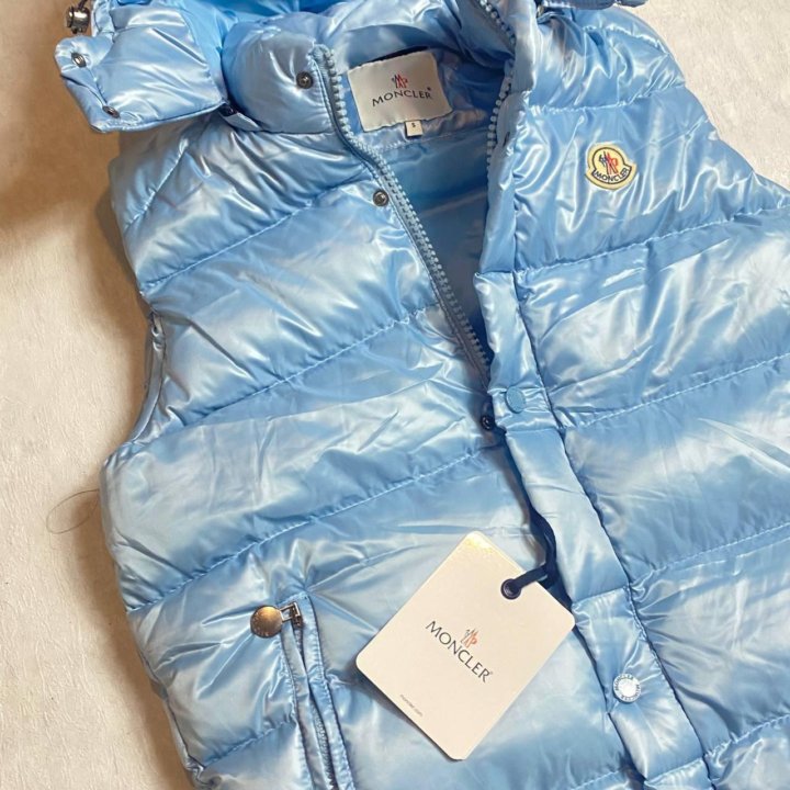 Жилетки Moncler