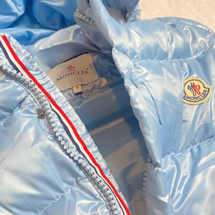 Жилетки Moncler