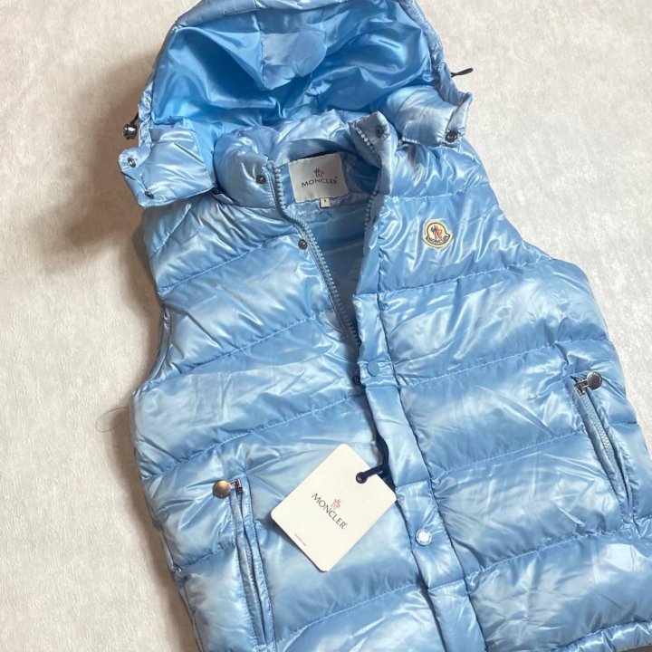 Жилетки Moncler