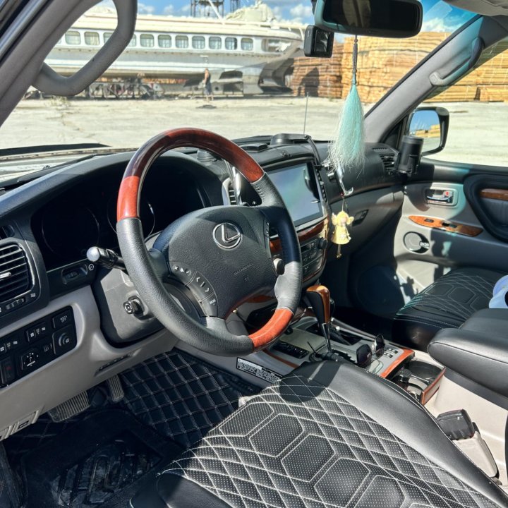 Lexus LX, 2004