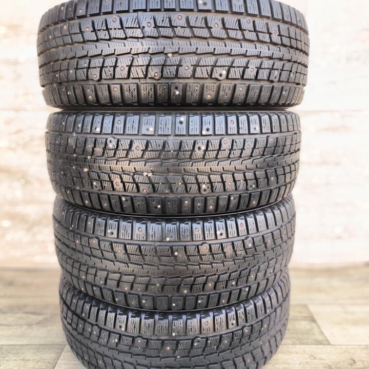 215/65/16, Dunlop Winter Ice 01, 4 шт