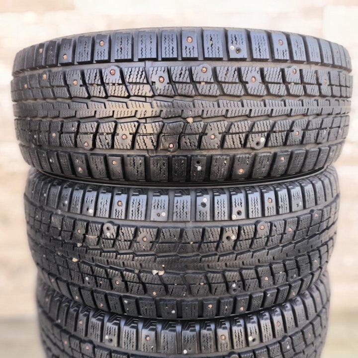 215/65/16, Dunlop Winter Ice 01, 4 шт